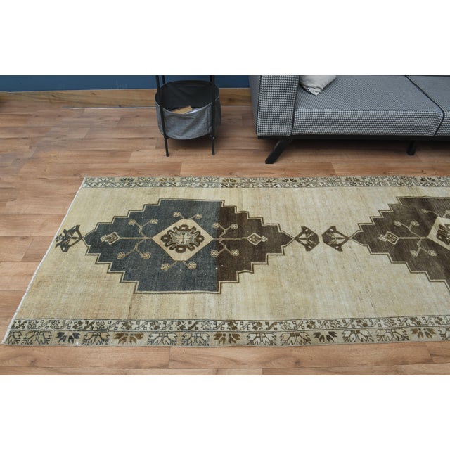 1970s Vintage Handmade Wool Cotton Turkish Beige Area Rug For Sale - Image 9 of 11