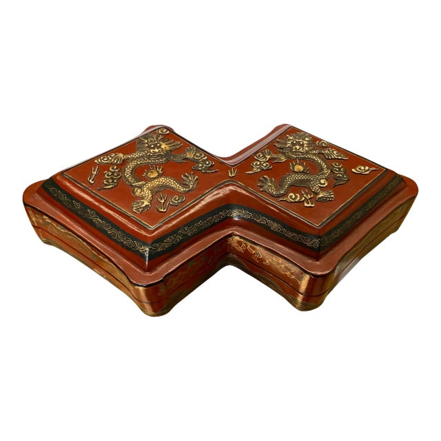 Chinese Distressed Brick Red Lacquer Double Rhombus Dragons Box For Sale