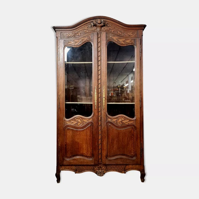 Provençal Louis XV Style Bookcase in Oak, 1900s For Sale - Image 6 of 6