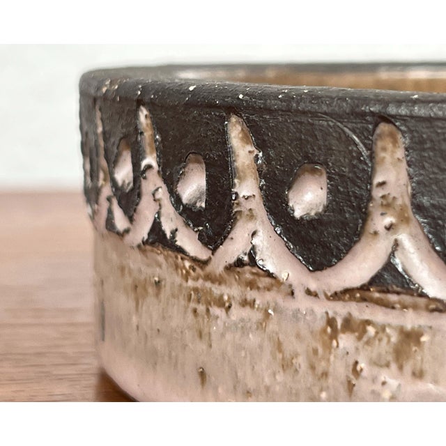 Beige Mid-Century Modern Danish Studio Pottery Bowl from Lovemose, 1960s For Sale - Image 8 of 13