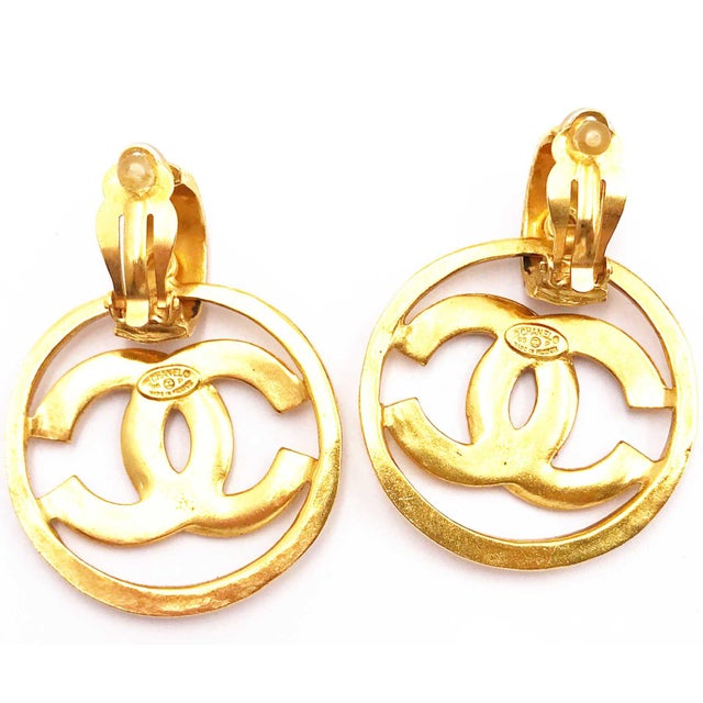 Chanel Vintage Gold Plated Round CC Large Clip on Earrings as seen on Doutzen Kroes * Marked 96 * Made in France * Comes...