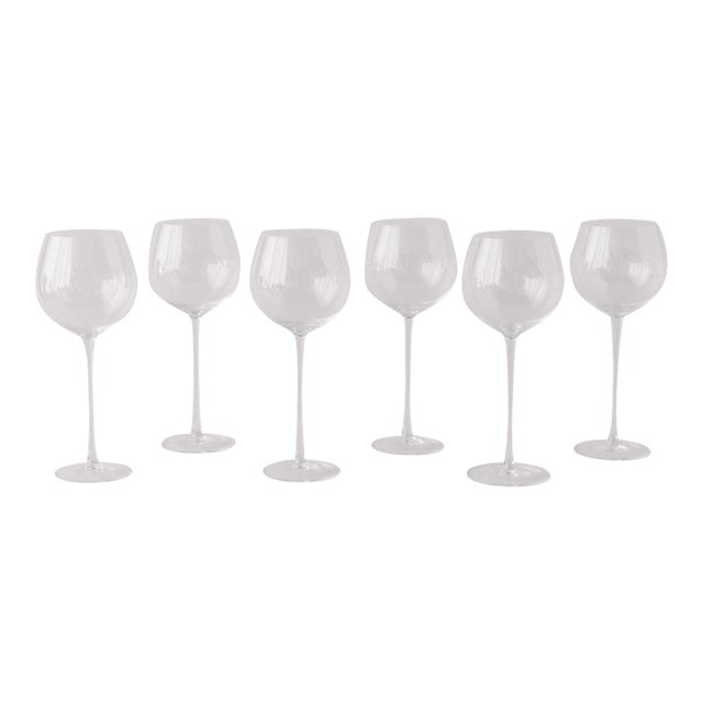 Set of 4 red wine goblets. They have a bulbous mouth and are perfect to use for your red wine.