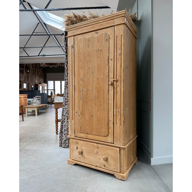 Wood English Pine Bonnetière, 1890s For Sale - Image 7 of 13