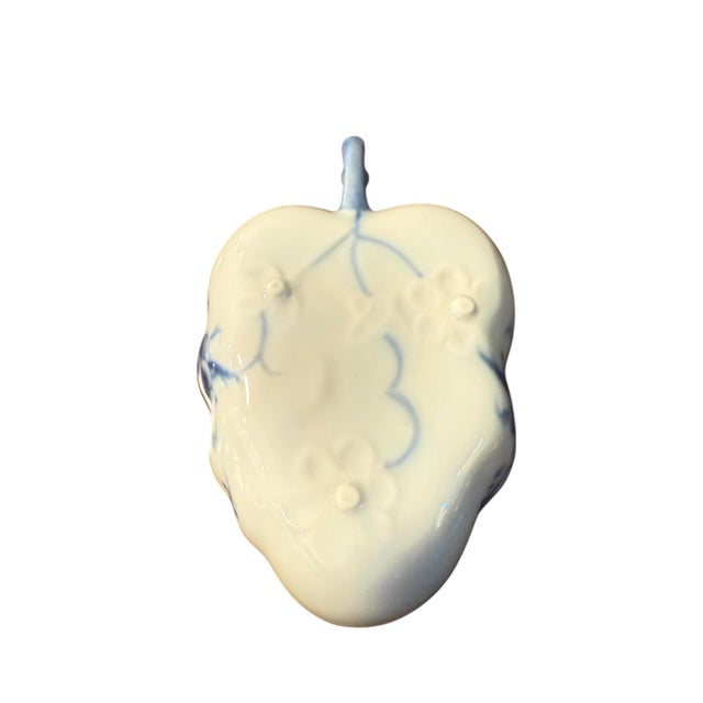 Mid 20th Century Blue and White Porcelain Leaf Bowl For Sale - Image 4 of 4