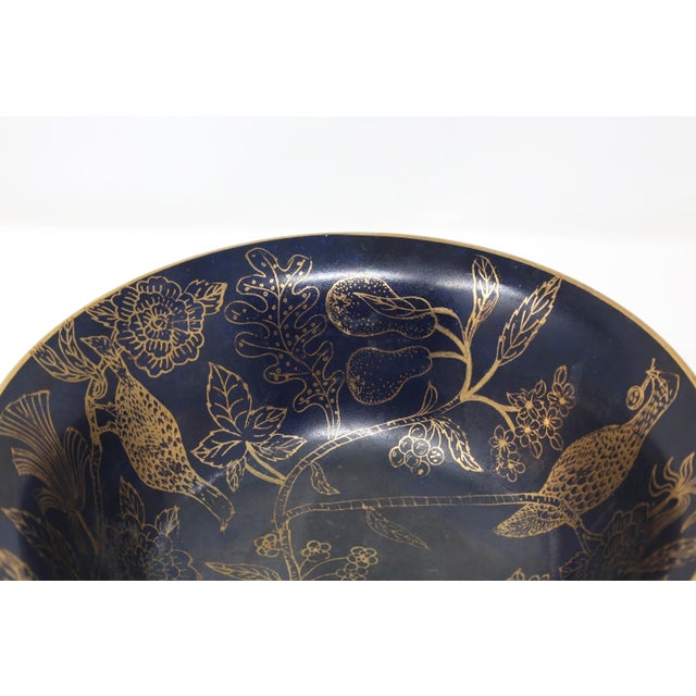 Navy Blue & Gold Chinoiserie Porcelain Bowl With Quail, Pears & Flowers For Sale In Tampa - Image 6 of 9