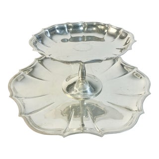 Mid 20th Century Hollywood Regency International Silverplate Two Tier Serving Compote and Tray - Set of 2 For Sale