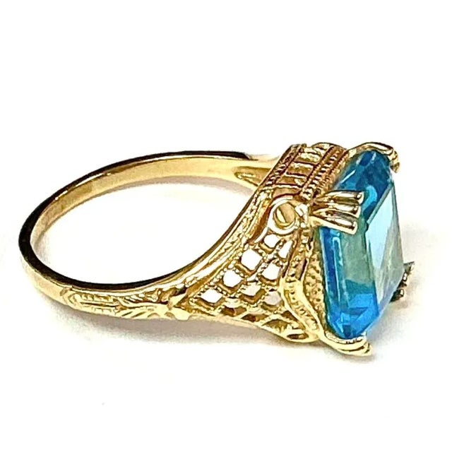 14k yellow gold Blue Topaz ring, 4.11 Grams TW. The dimensions of the approximately 11.5 mm x 8.5 mm. Marked 14k....