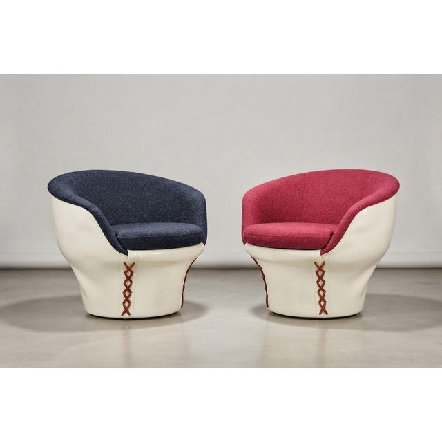 1960s Mid-Century Modern Hungarian Space Age Lounge Chairs with Original White Shells and Bouclé Upholstery, 1960s, Set of 2 For Sale - Image 5 of 5