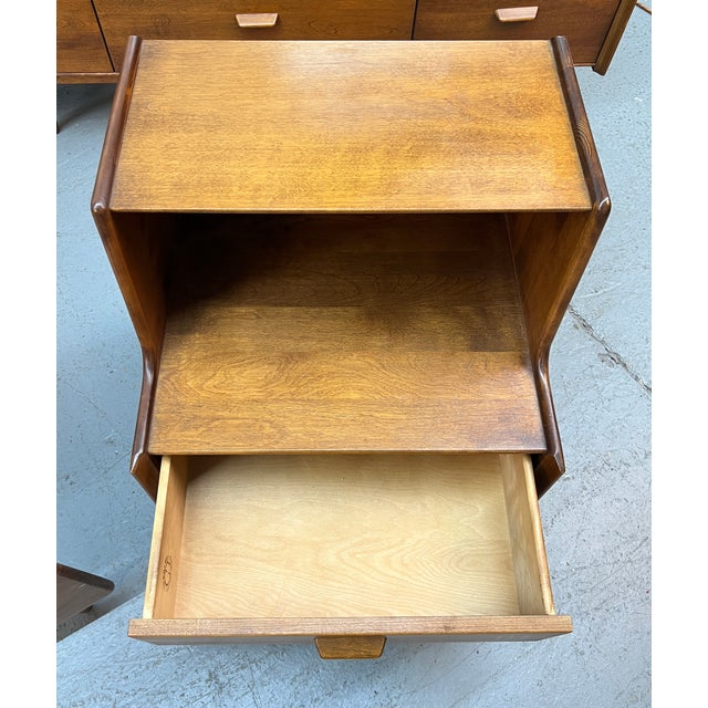 Mid-Century Russel Wright for Conant Ball Nightstands For Sale - Image 11 of 14