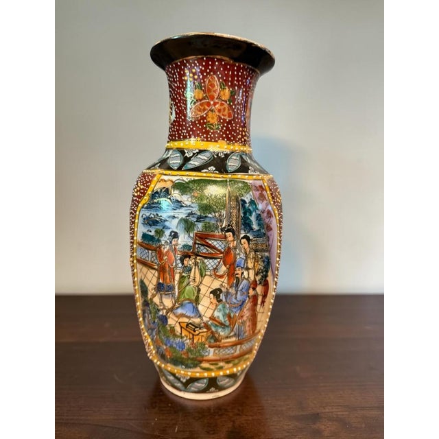 Japanese Satsuma Vase with Court Scene by Moriage Decoration, 1920 For Sale - Image 3 of 7
