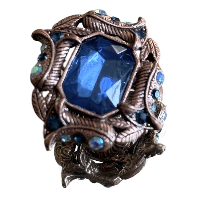 1970s Hollywood Regency Brooch With Tanzanite Rhinestones For Sale