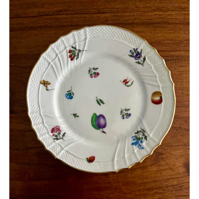 Richard Ginori Richard Ginori Hand-Painted Luncheon Plates- Set of 7 For Sale - Image 4 of 5