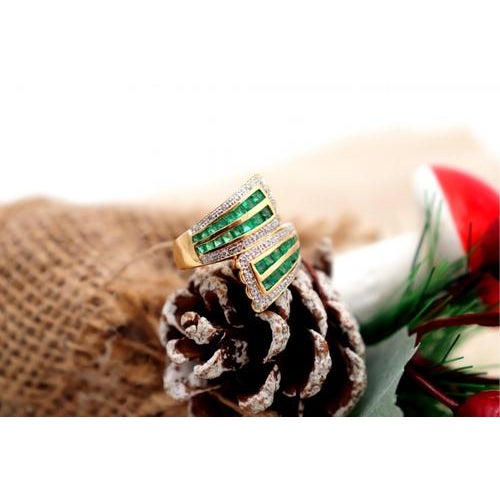 Gold Ring with Diamonds For Sale - Image 6 of 6