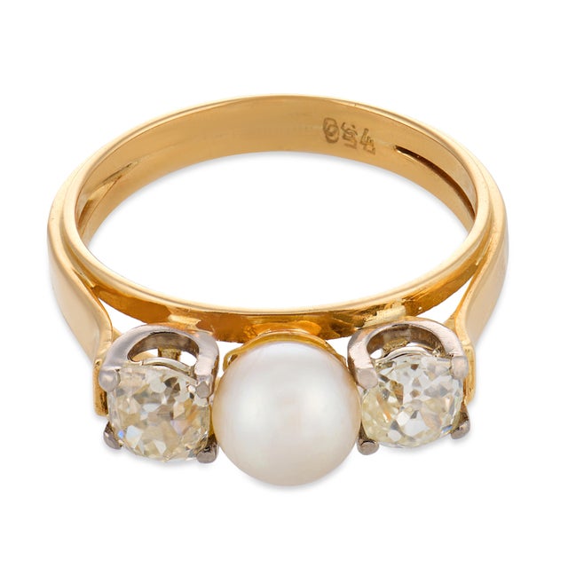 Mid-Century Modern 1940s Retro Pearl Old Mine Cut Diamond 18k Two Tone Three Stone Ring, Size 11 For Sale - Image 3 of 5