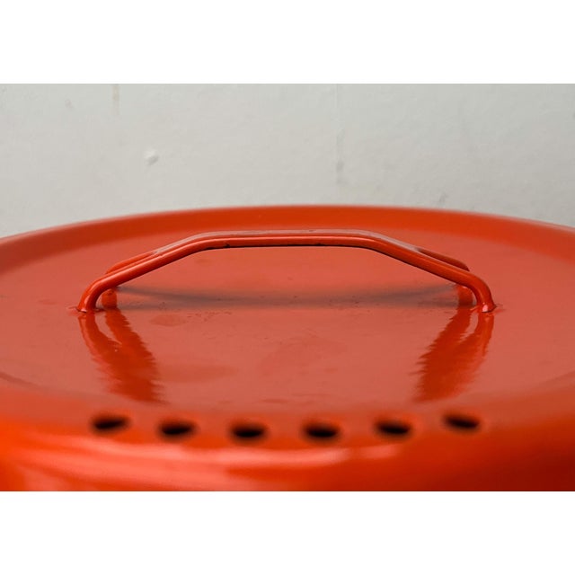1960s Mid-Century Modern Orange Enamel Pot by Seppo Mallat for Finel, 1960s For Sale - Image 5 of 18