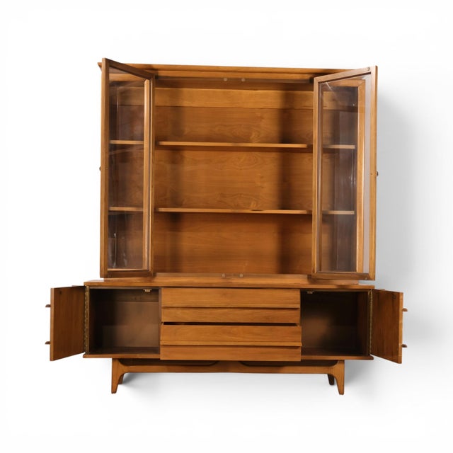 Young Manufacturing Concave Vintage Mid Century Modern China Cabinet C. 1960s, Attributed For Sale - Image 11 of 13