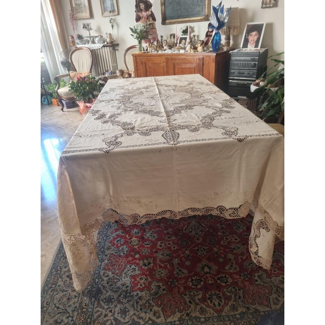 Tablecloth for 8 and Napkins in Linen and Cantu Lace with Hand Embroidery, 1940s, Set of 9 For Sale - Image 6 of 6