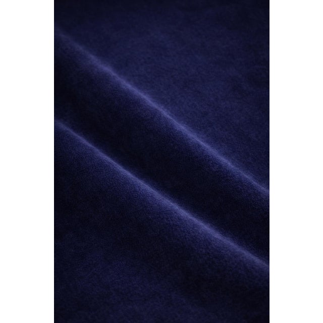 Late 20th Century Sculptural Navy Velvet Side Chair With Curved Wing Back and Cabriole Legs – Elegant Transitional Accent Seating For Sale In Los Angeles - Image 6 of 9