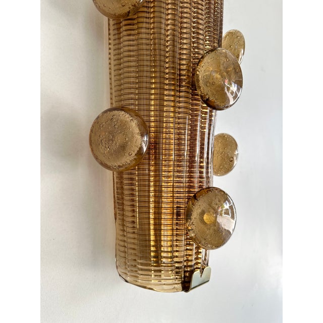 Contemporary Pair of Brass and Murano Glass Macaroons Sconces, Italy For Sale - Image 4 of 12