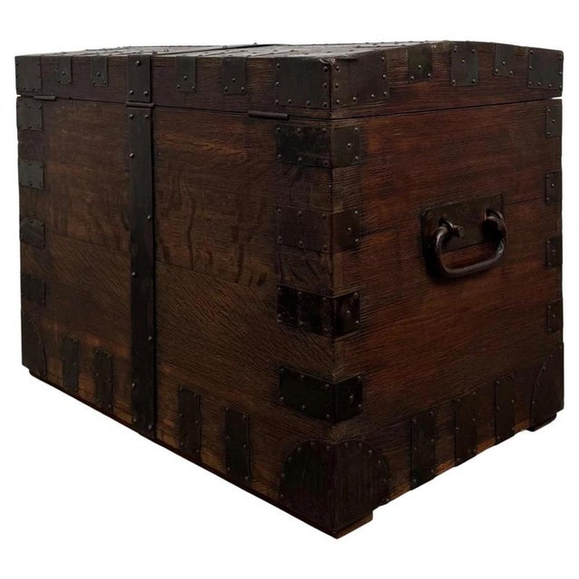 Metal Antique 19th Century English Victorian Iron-Bound Oak Silver Chest For Sale - Image 7 of 13
