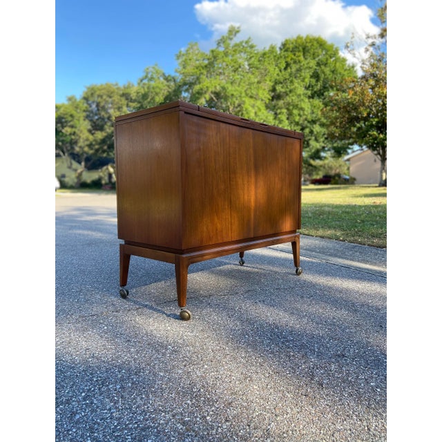 Fold-Out Dry Bar or Console Table on Casters | Mid Century Modern For Sale - Image 11 of 12