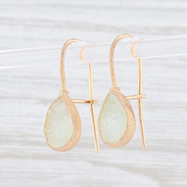 Gem: Natural Druzy Aquamarine Metal: 18k Yellow Gold Weight: 2.8 Grams Stamps: 18k nn Style: Drop Closure: Hook Posts with...