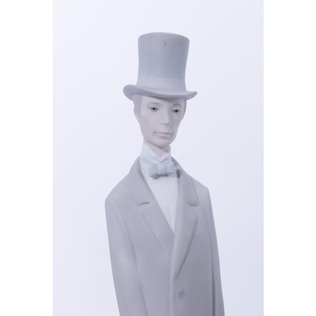 Lladro Porcelain Tall Figure of Man & Woman W. Dog For Sale - Image 11 of 14