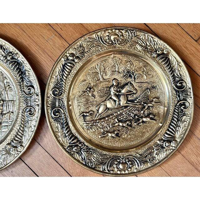 Large Vintage Traditional Equestrian Hunt Brass Embossed Wall Plates, a Pair For Sale - Image 4 of 8