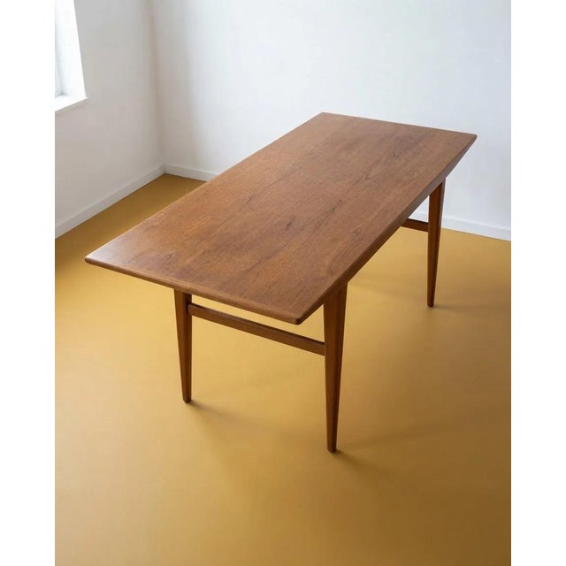 Vintage Danish teak and oak coffee table from the 1950s. Dimensions: Width: 130 cm Depth: 52 cm Height: 53 cm Design and...