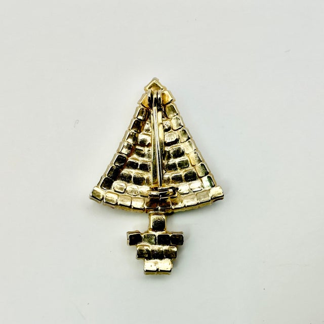 1950s Vintage Boho Chic Americans Hollywood Regency Rhinestone Christmas Tree Brooch. For Sale - Image 6 of 6
