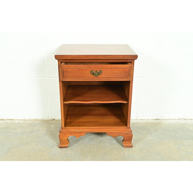 Davis Cabinet Co. American Colonial Chippendale Carved Solid Cherry Wood Nightstand, Circa 1960s For Sale In South Bend - Image 6 of 13
