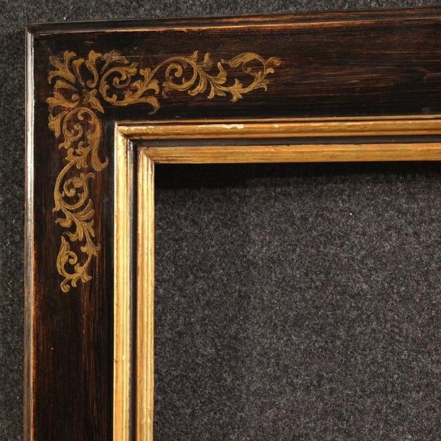 Tuscan frame from the second half of the 20th century. A carved, gilded, and painted wooden piece of impressive size and...