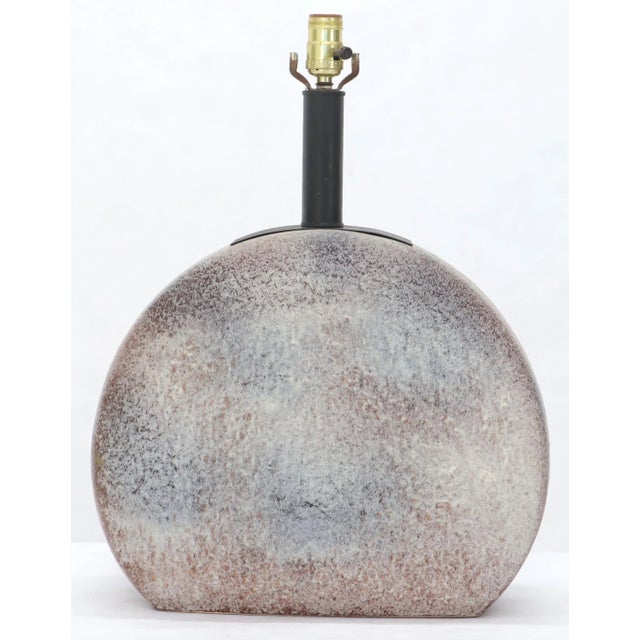 Mid-Century Modern Large Ceramic round Pendant Shape Table Lamp For Sale - Image 3 of 8