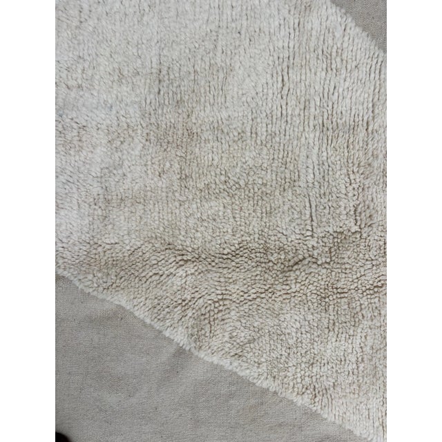 2020s Modern Moroccan Beni Ouarain Wool Rug For Sale - Image 5 of 9