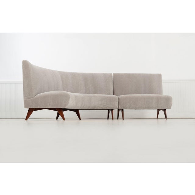 1950s 1950s Gio Ponti Style Sectional Sofa by Hisa, Italy – Mohair Upholstery, Walnut Legs For Sale - Image 5 of 10