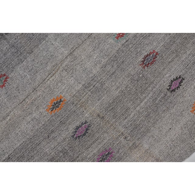 1960s Organic Vintage Home Liivng Kilim Rug For Sale - Image 5 of 10