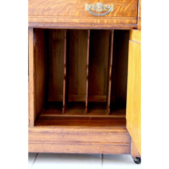 Antique Quarter-Sawn Tiger Oak Roll Top Secretary Desk With Carved Floral Cabinet & Original Key, C. 1900–1915 For Sale - Image 14 of 17