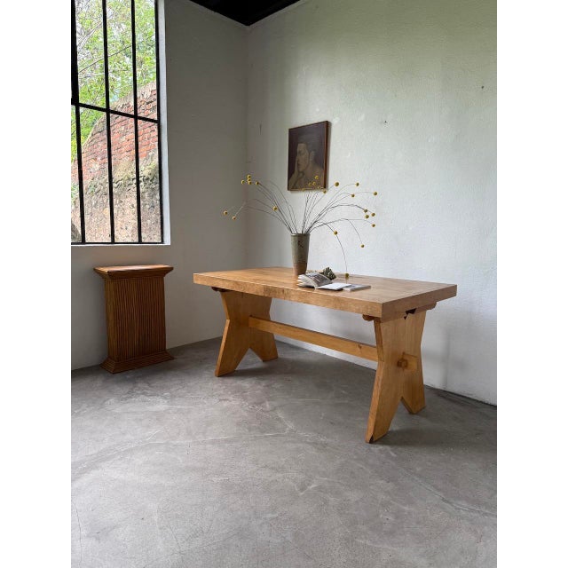 1950s beech mountain furniture-style table. We love its size, the size of its top, its details and assembly, as well as...