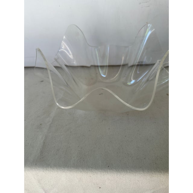 Abstract 1970s Medium Size Lucite Abstract Bowl For Sale - Image 3 of 8