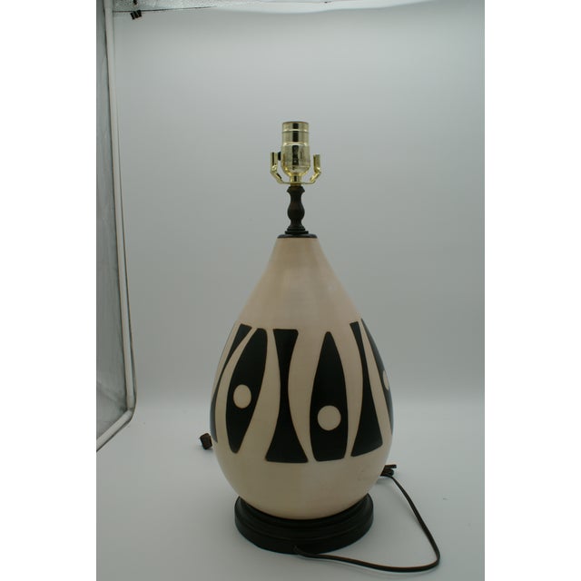 Black & Ivory Geometric Chulucanas Pottery Lamp – Handcrafted Peruvian Art Bulb Shape Vase Add a touch of artisan elegance...
