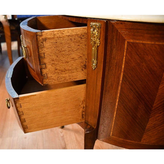 1910 Pair of Antique French Louis XV Walnut & Satinwood Inlay Marble Top Nightstands For Sale - Image 14 of 15