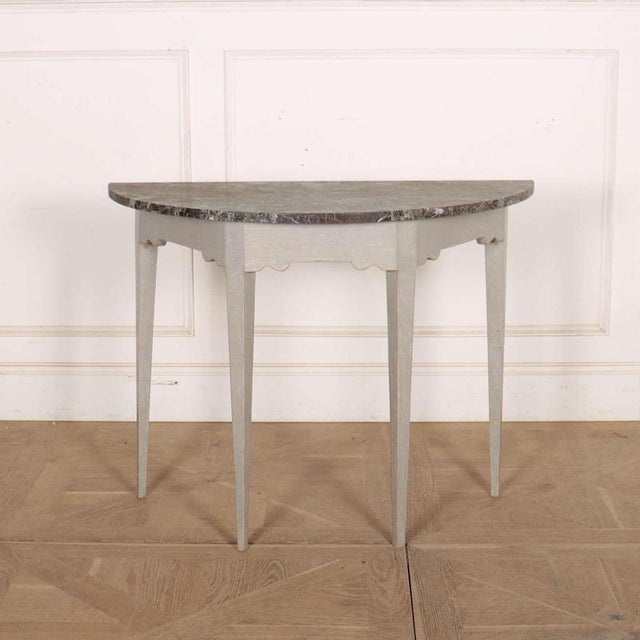 Small 19th century English console table with a brown and grey flecked marble top. 1900. This piece is designed in the...