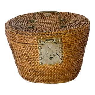 Cute Vintage Woven Wicker Reed Picnic Basket For Sale