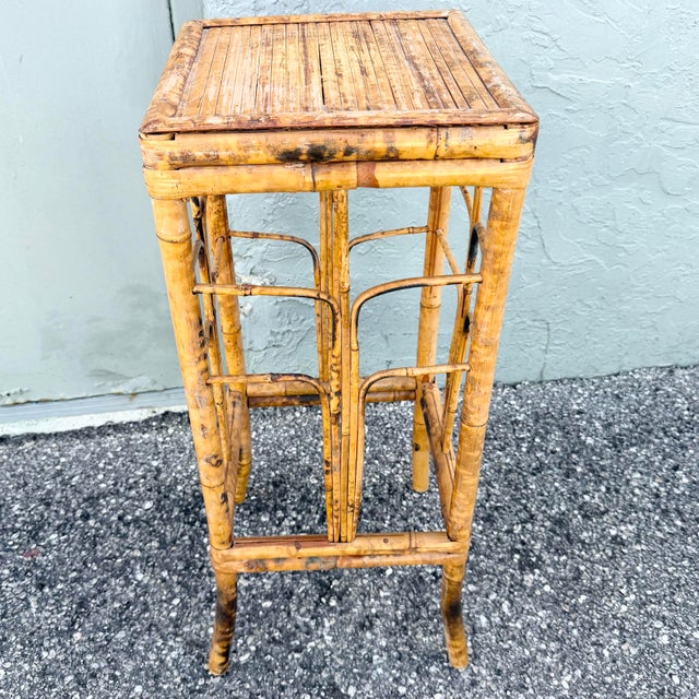 Vintage Burnt Tortoise Shell Finished Bamboo Pedestal/Plant Stand For Sale In West Palm - Image 6 of 7