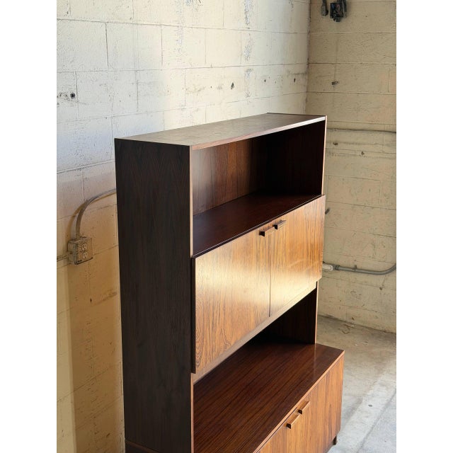 Mid 20th Century Vintage Danish Mid Century Modern Rosewood Display Cabinet Bookcase Hutch Bar Cabinet For Sale - Image 5 of 9