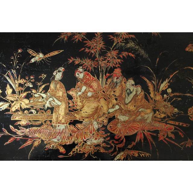 Early 19th Century Fine Chinese Export Black Lacquer and Gilt Decorated Tilt Top Table For Sale - Image 5 of 12
