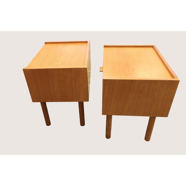 Vintage Danish Bedside Tables in Oak by Hans J. Wegner for Getama, 1960s, Set of 2 For Sale - Image 6 of 11