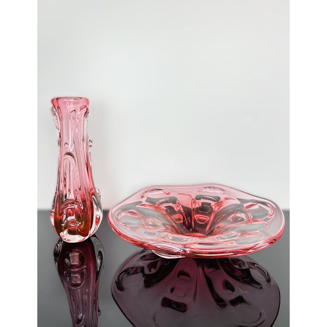 Mid-Century Modern Large Pink Art Glass Vase and Bowl Set from Novy Bor Glassworks, 1960s, Set of 2 For Sale - Image 3 of 7
