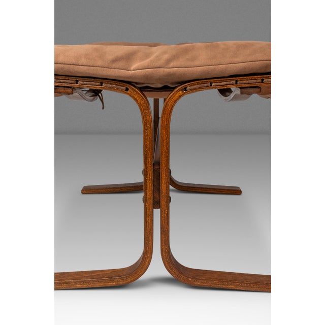 Mid-Century Scandinavian Modern High Back Siesta Lounge Chair & Ottoman Attributed to Igmar Relling for Westnofa, Norway, C. 1970's For Sale - Image 18 of 18