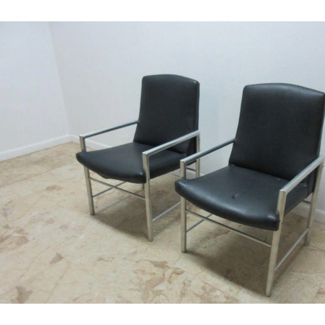 Great shape, tight and sturdy... shows some minor wear and scratches. Seat height 17" Arm height 22.5"